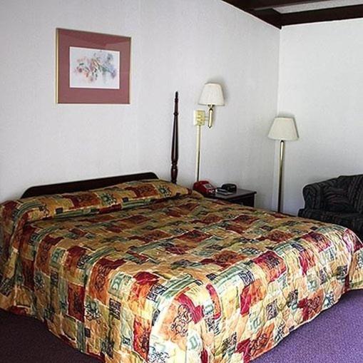 Hometown Staunton Motel