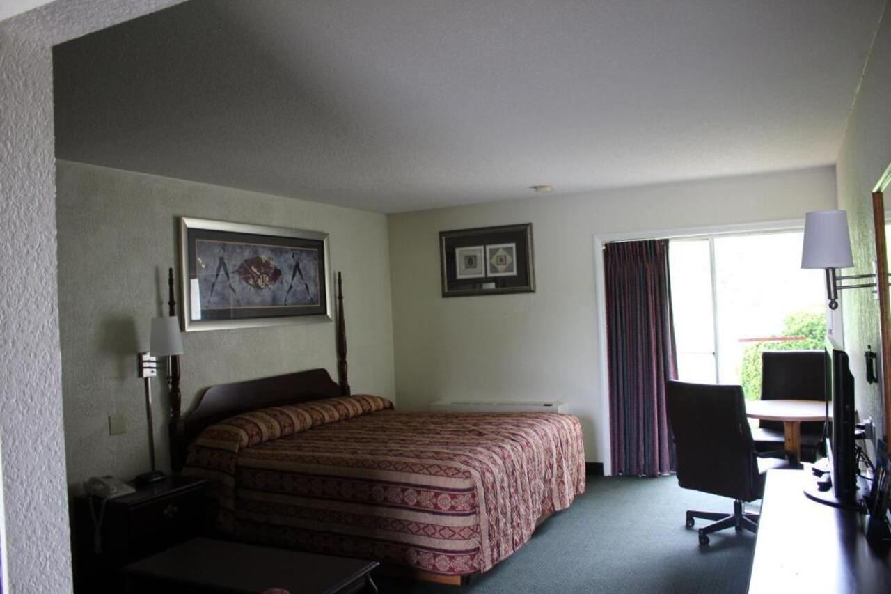 Hometown Staunton Motel 2*