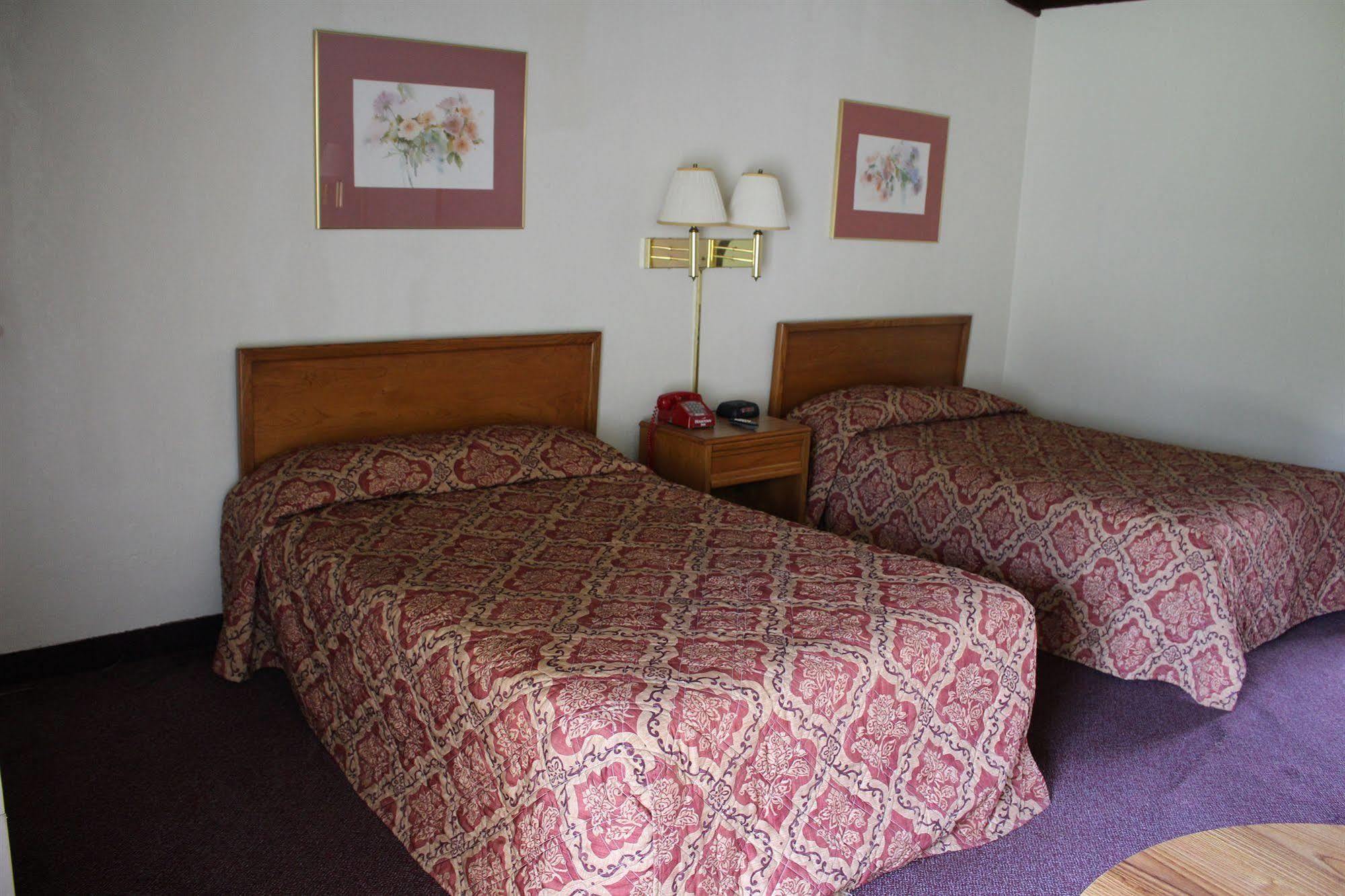 Hometown Staunton Motel