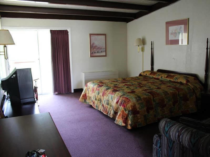 Hometown Staunton Motel 2*
